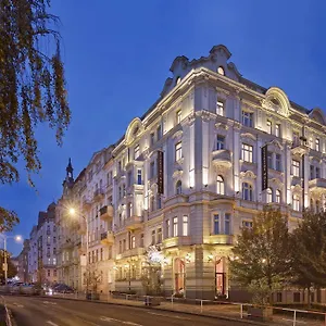 Mamaison Riverside Отель